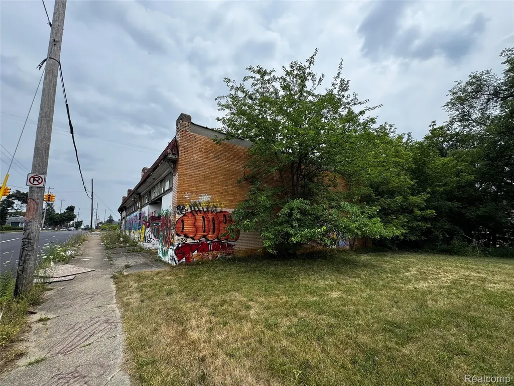 1550 Davison Road Flint City MI 48506