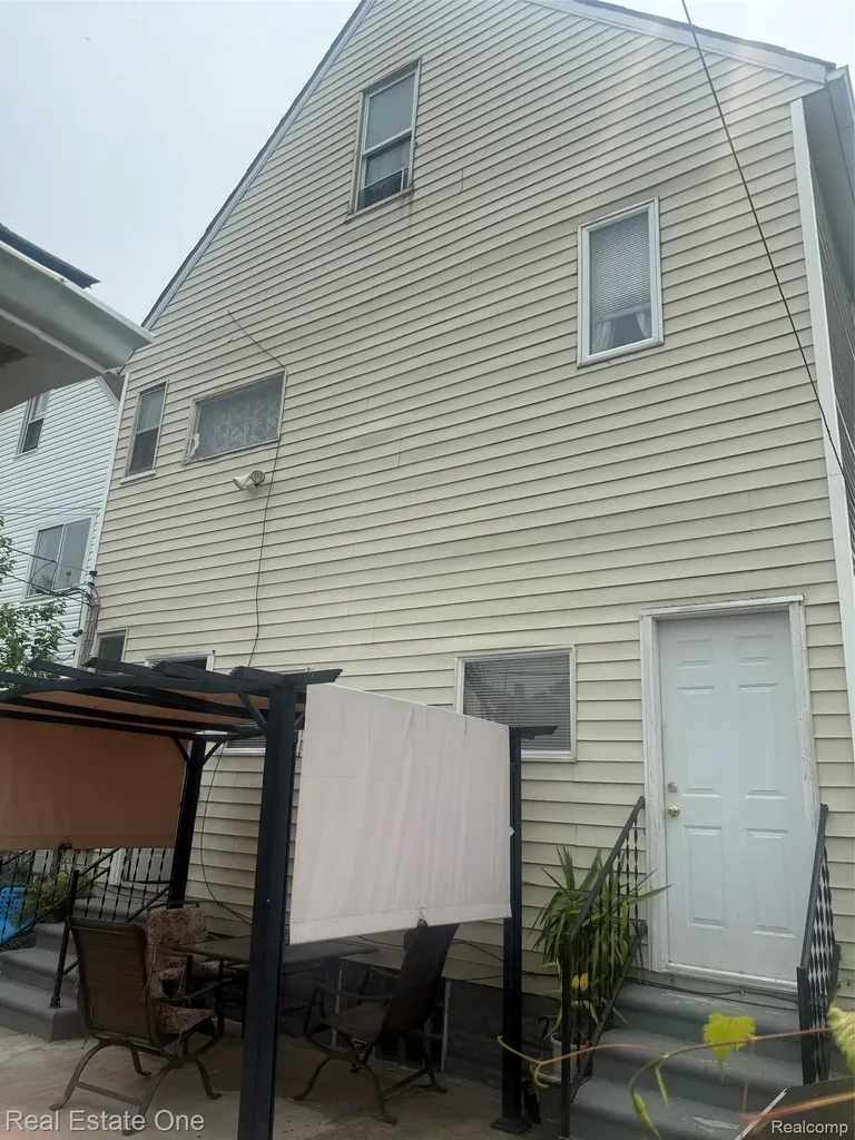 2293 Poland Street Hamtramck City MI 48212