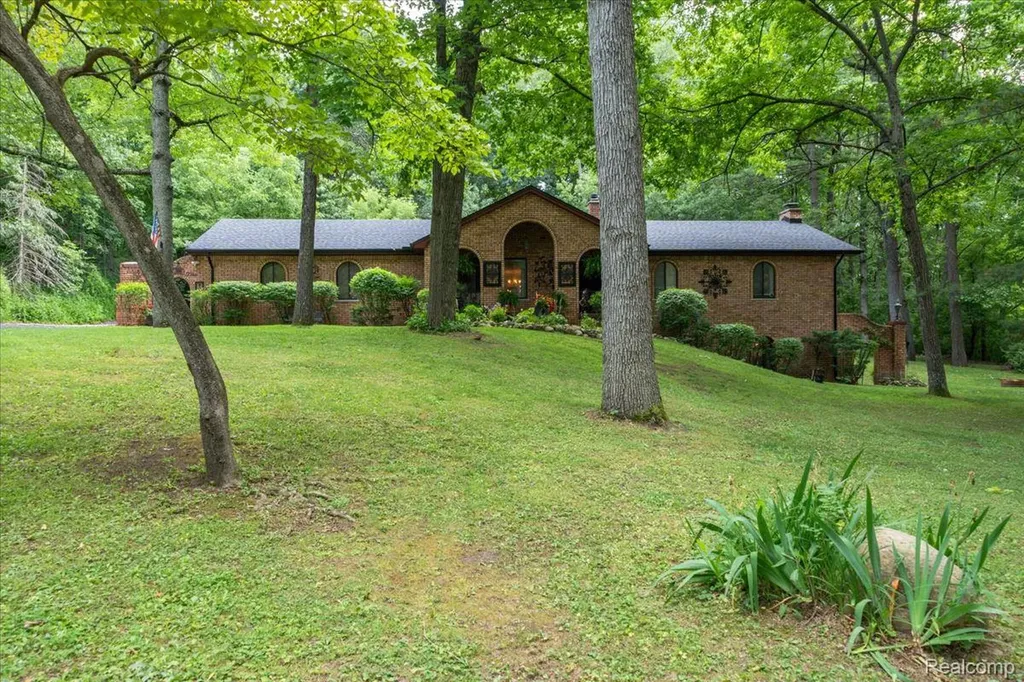 1600 Moffat Addison Township MI 48367