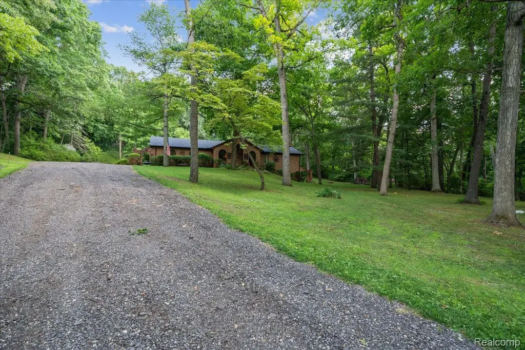 1600 Moffat Addison Township MI 48367