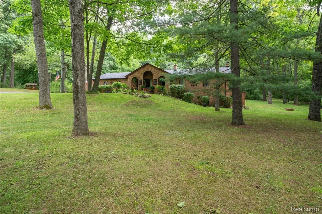 1600 Moffat Addison Township MI 48367