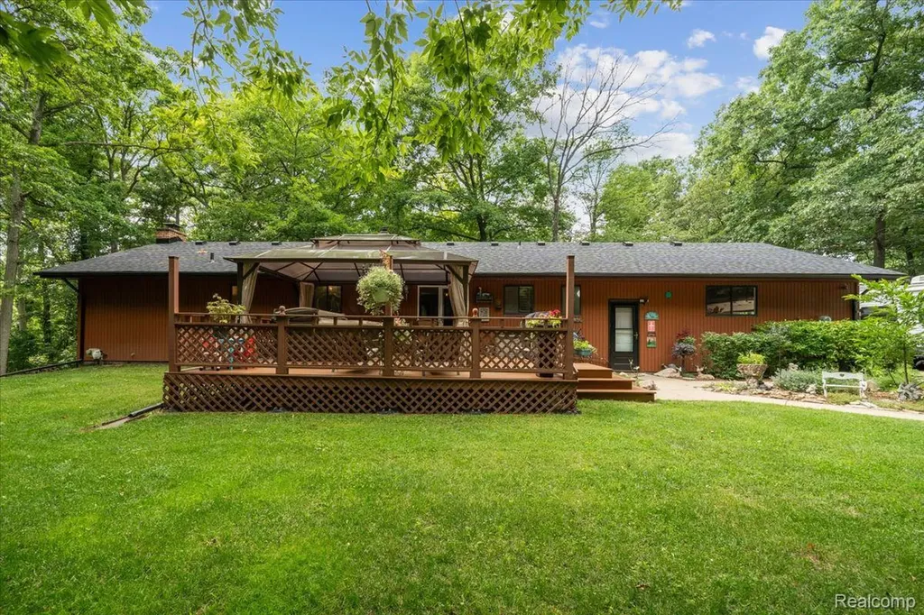 1600 Moffat Addison Township MI 48367