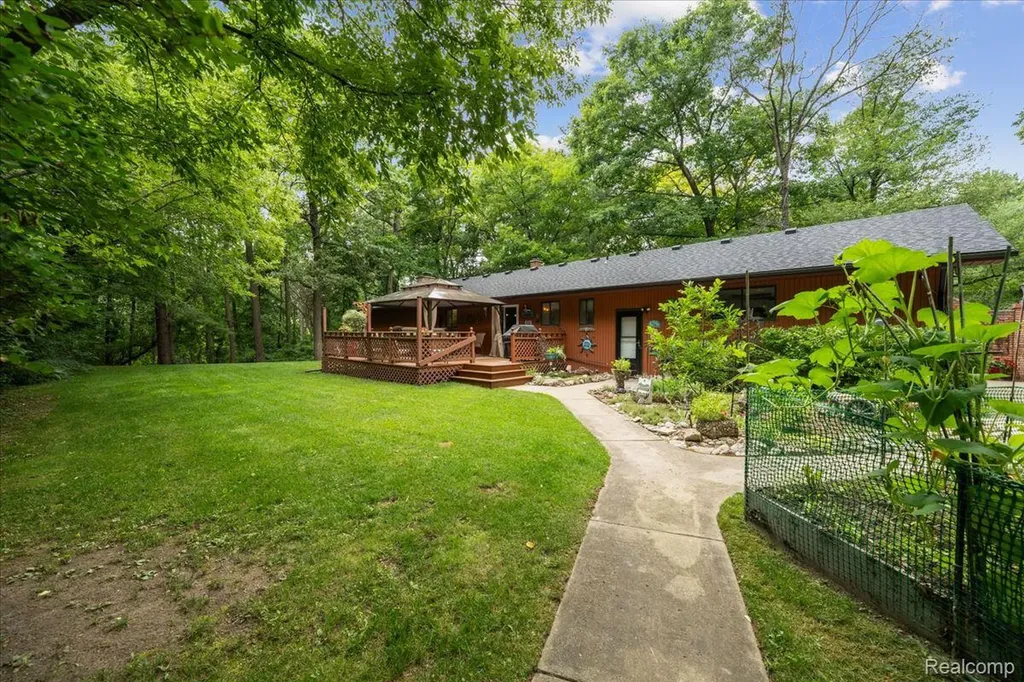 1600 Moffat Addison Township MI 48367