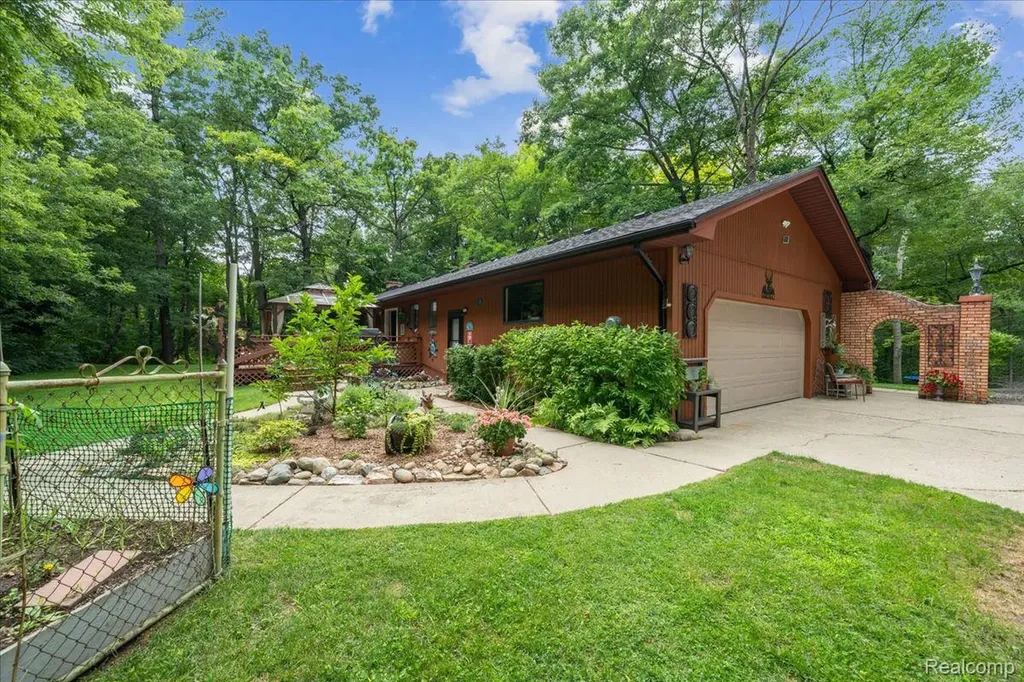 1600 Moffat Addison Township MI 48367