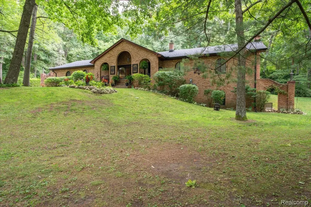 1600 Moffat Addison Township MI 48367