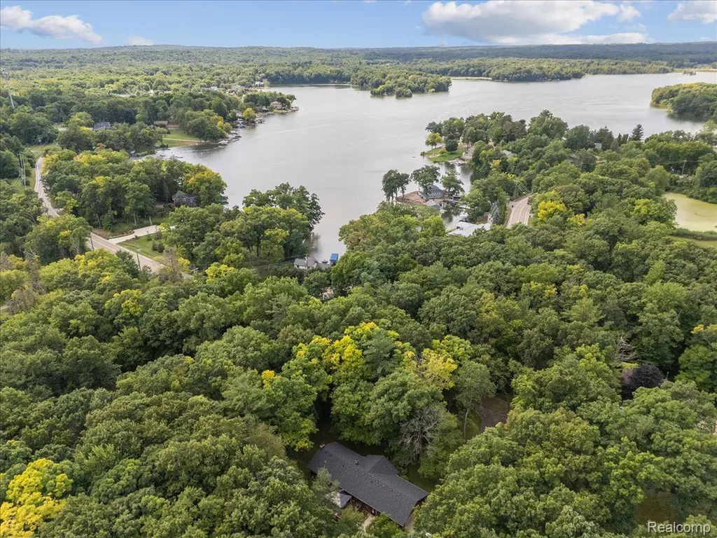 1600 Moffat Addison Township MI 48367