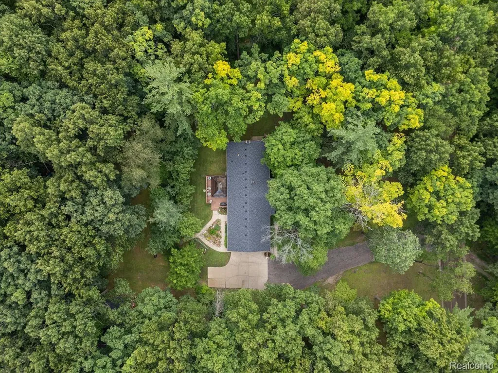 1600 Moffat Addison Township MI 48367