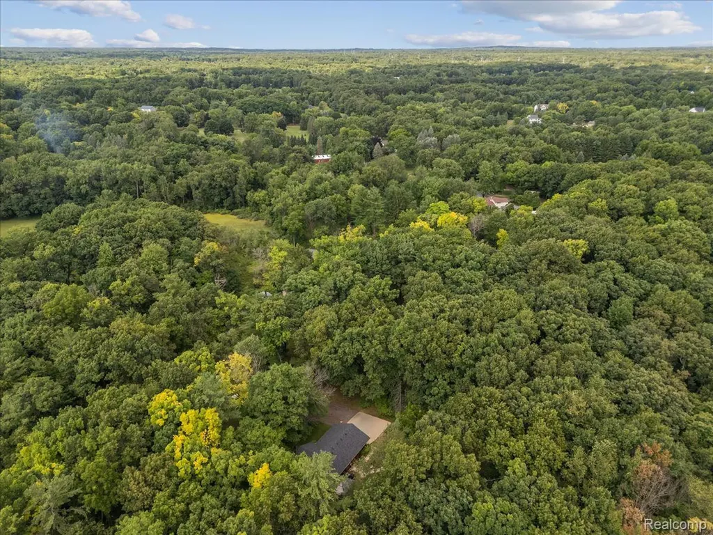 1600 Moffat Addison Township MI 48367