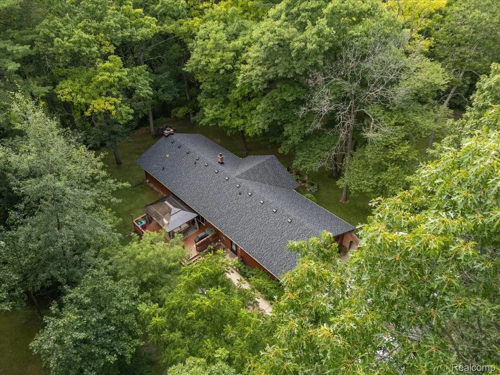 1600 Moffat Addison Township MI 48367