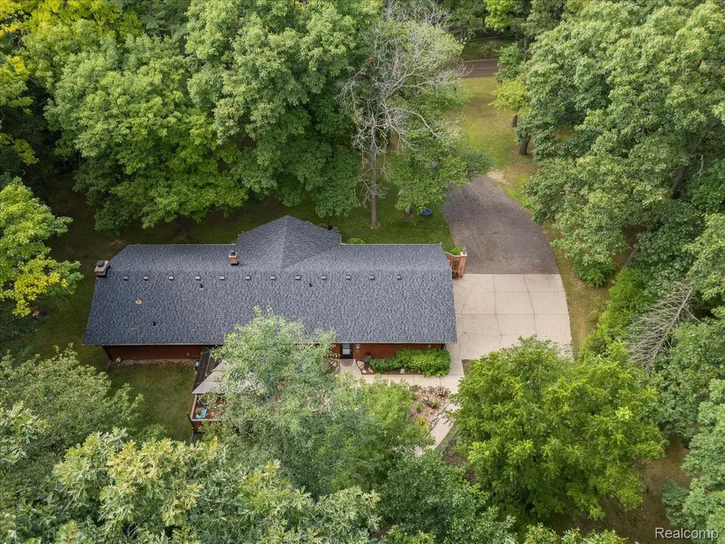 1600 Moffat Addison Township MI 48367
