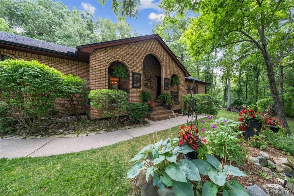 1600 Moffat Addison Township MI 48367