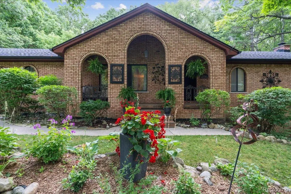 1600 Moffat Addison Township MI 48367
