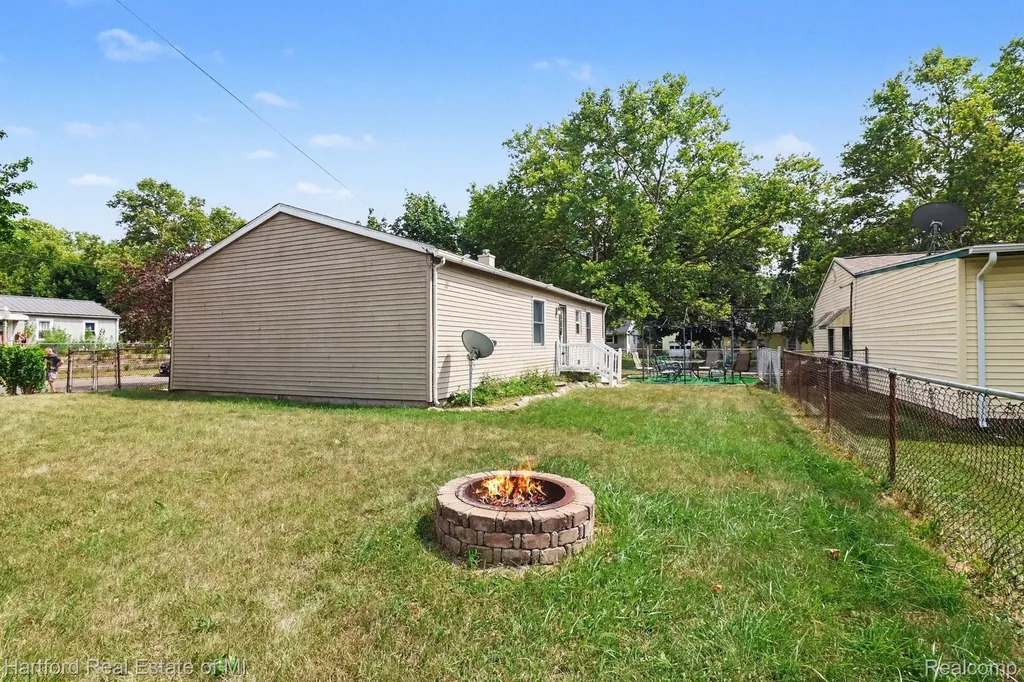 3820 Ingham Street Lansing City MI 48911
