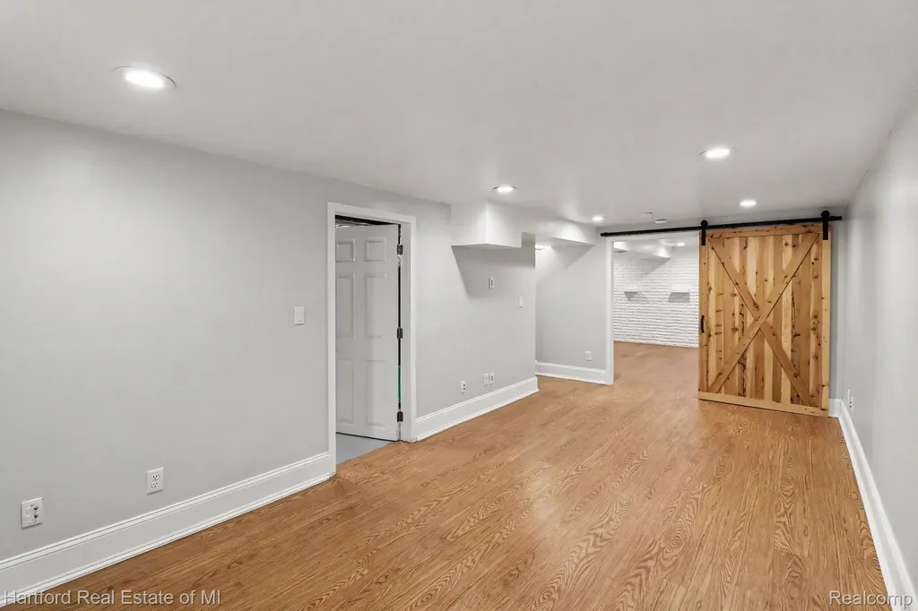 3820 Ingham Street Lansing City MI 48911