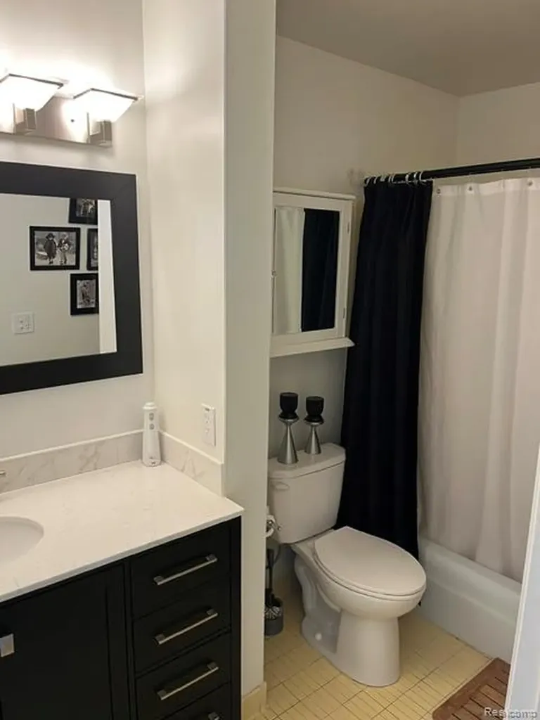 19936 N Great Oaks Circle Clinton Charter Township MI 48036