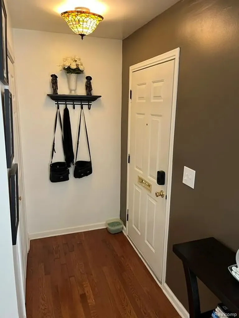 19936 N Great Oaks Circle Clinton Charter Township MI 48036