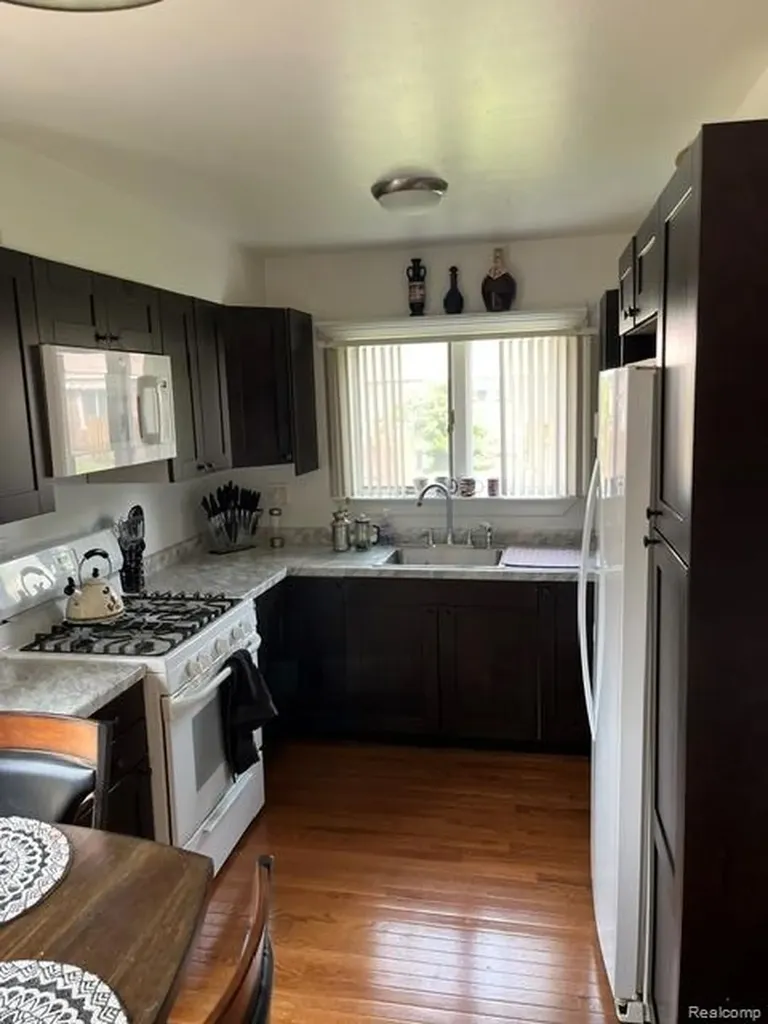 19936 N Great Oaks Circle Clinton Charter Township MI 48036