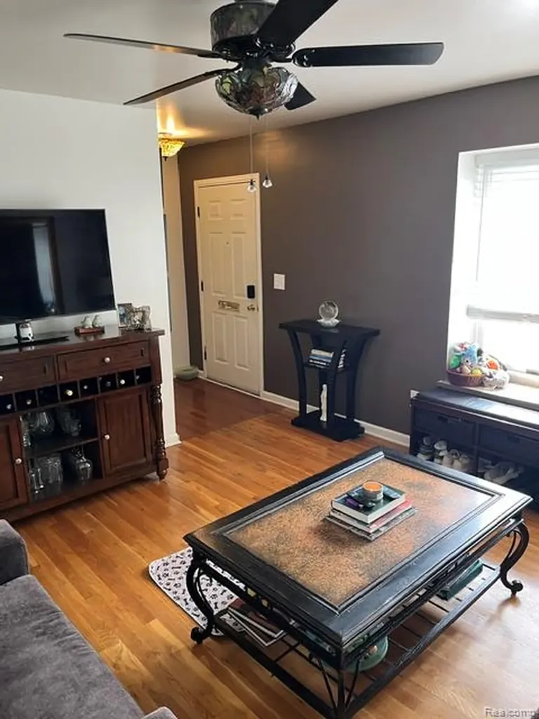 19936 N Great Oaks Circle Clinton Charter Township MI 48036