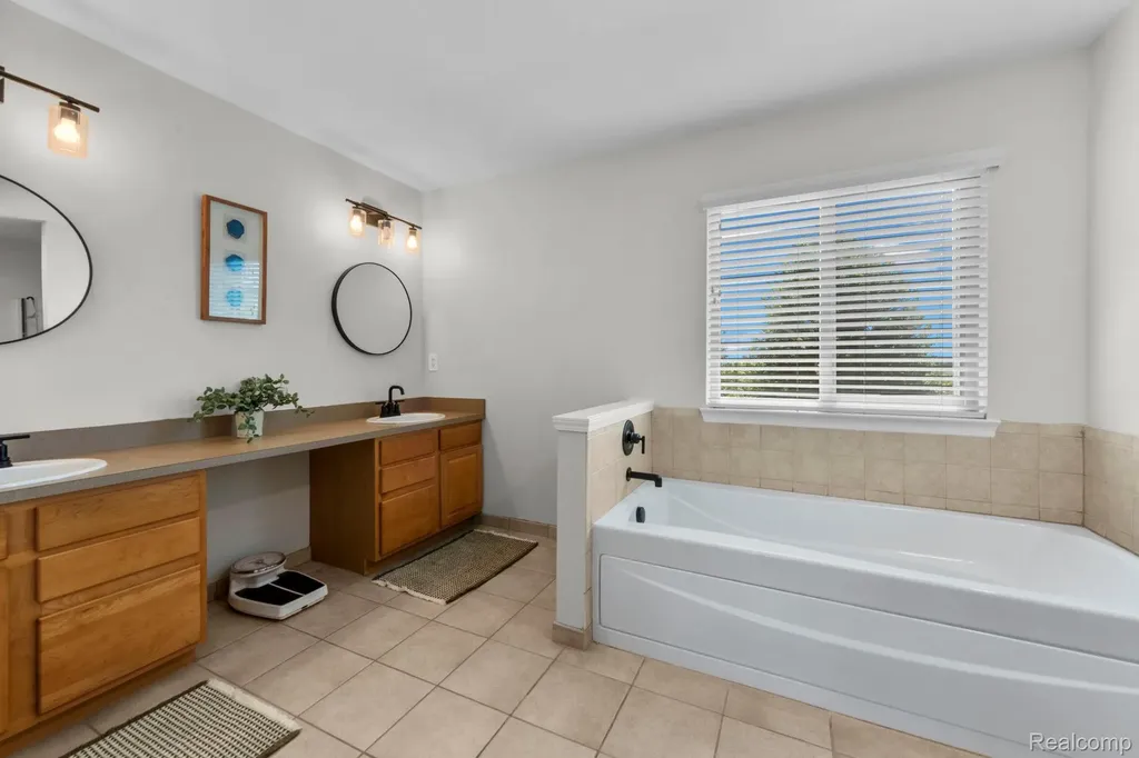 981 Coventry Court Oxford Charter Township MI 48371