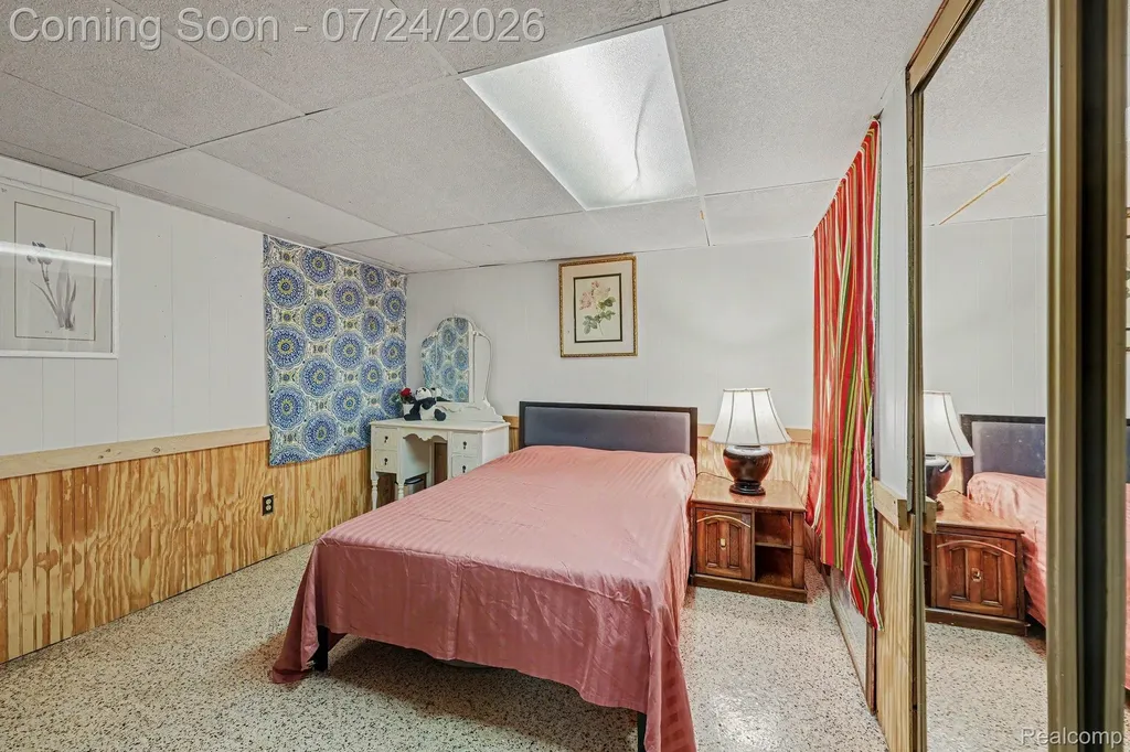 26751 Newport Avenue Warren City MI 48089