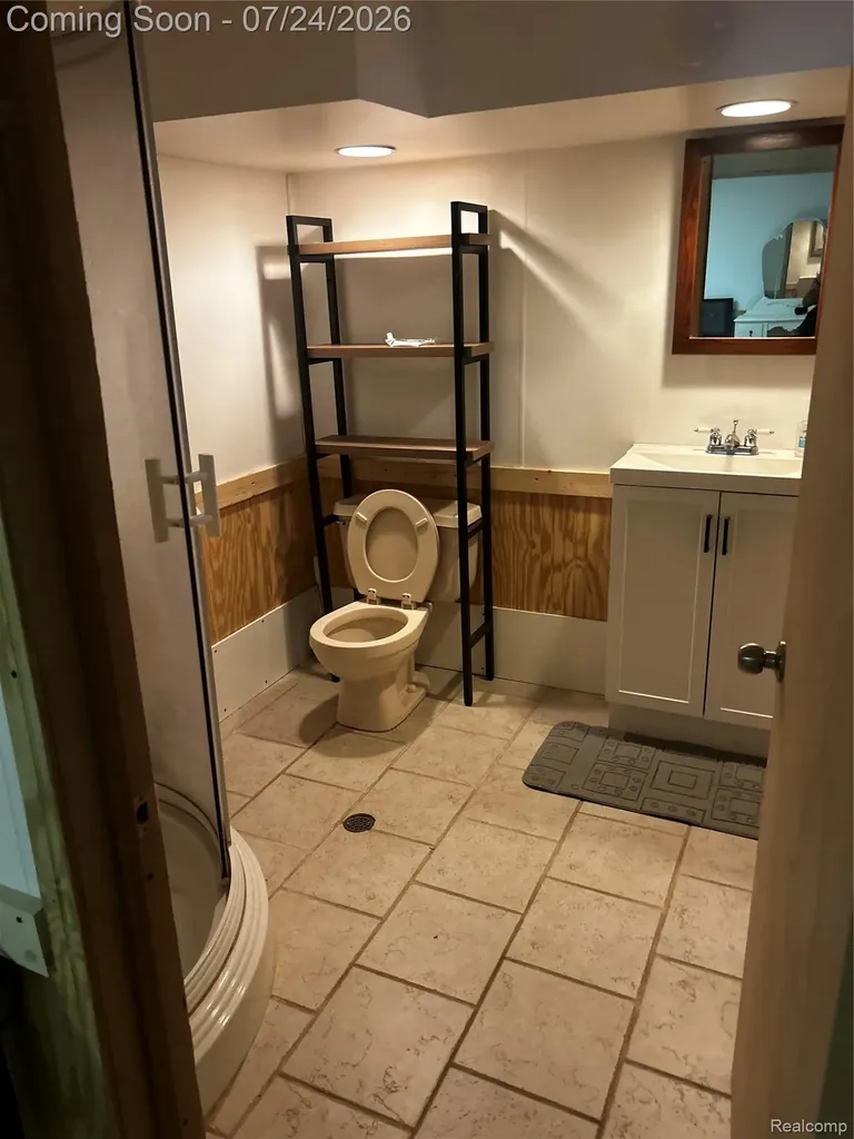 26751 Newport Avenue Warren City MI 48089