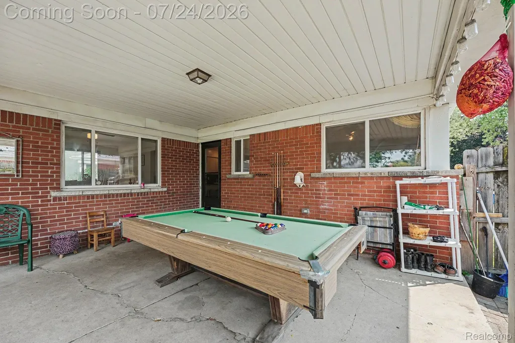 26751 Newport Avenue Warren City MI 48089
