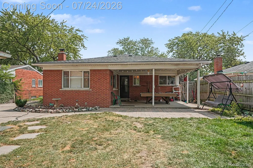 26751 Newport Avenue Warren City MI 48089