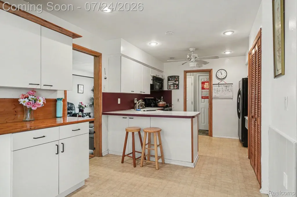 26751 Newport Avenue Warren City MI 48089