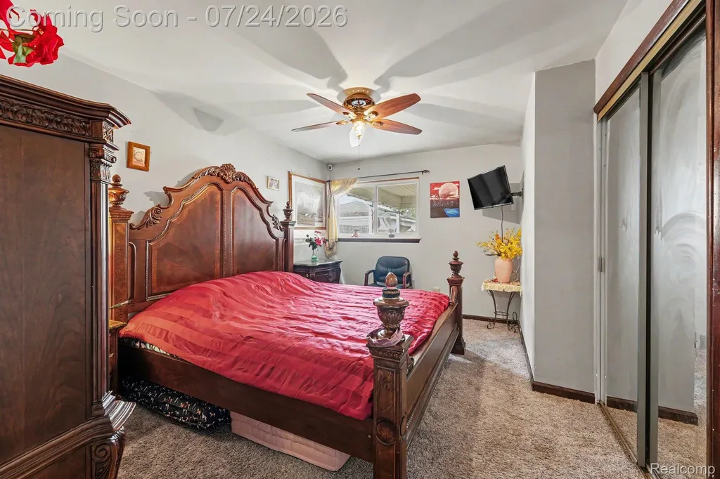 26751 Newport Avenue Warren City MI 48089