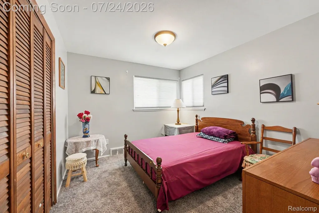 26751 Newport Avenue Warren City MI 48089