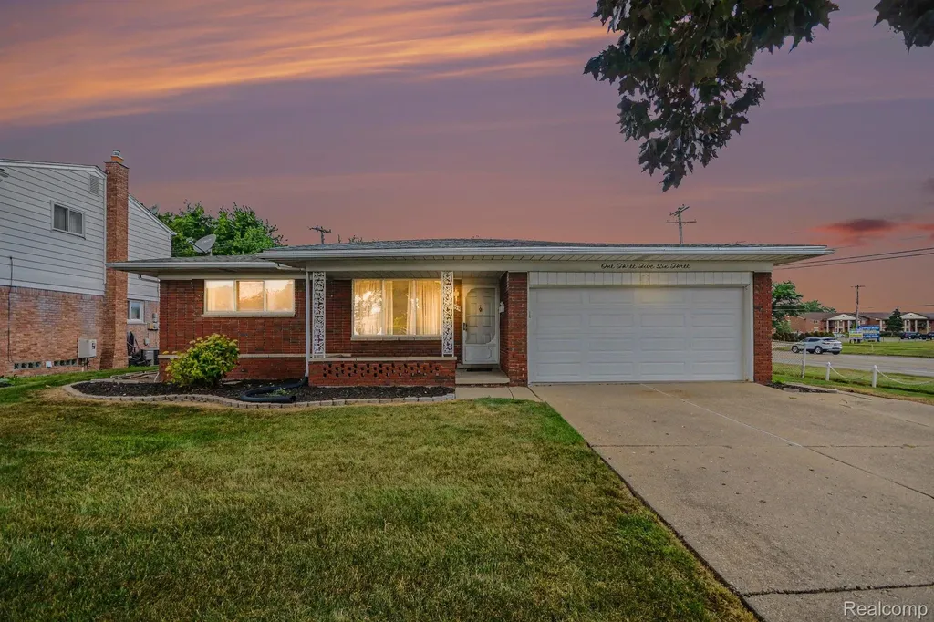13563 Moceri Circle Warren City MI 48088