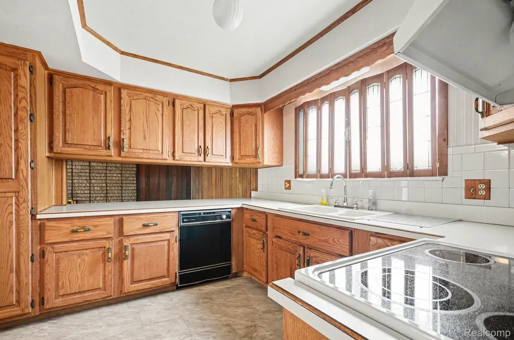 13563 Moceri Circle Warren City MI 48088