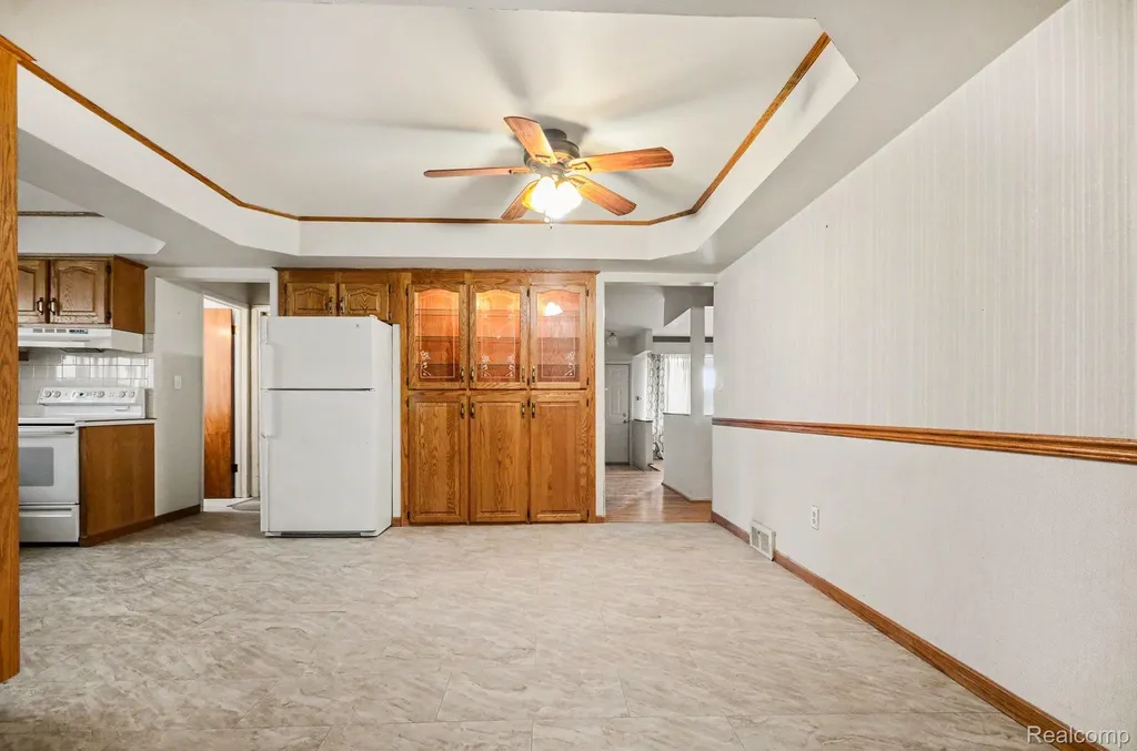 13563 Moceri Circle Warren City MI 48088