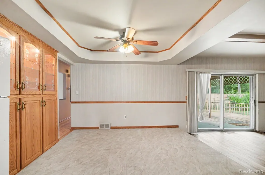 13563 Moceri Circle Warren City MI 48088