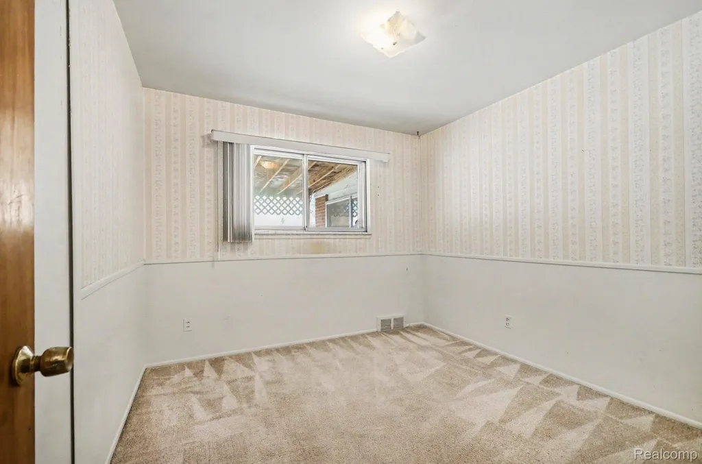 13563 Moceri Circle Warren City MI 48088