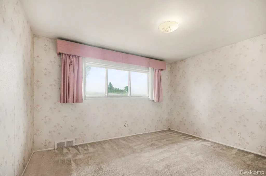 13563 Moceri Circle Warren City MI 48088