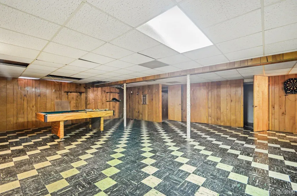 13563 Moceri Circle Warren City MI 48088