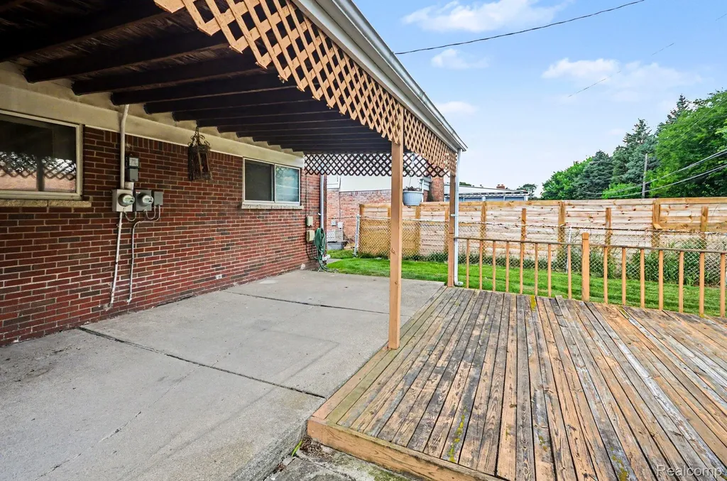 13563 Moceri Circle Warren City MI 48088