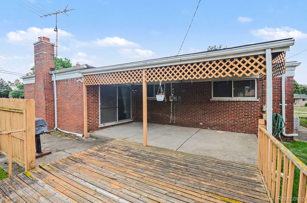13563 Moceri Circle Warren City MI 48088