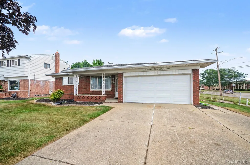13563 Moceri Circle Warren City MI 48088