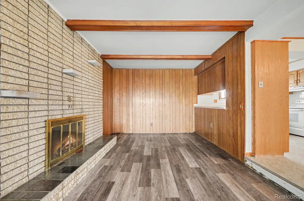 13563 Moceri Circle Warren City MI 48088