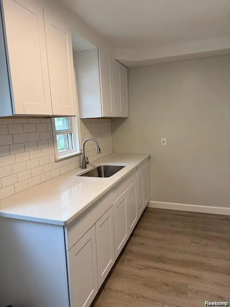 20760 Ridgedale Street Oak Park City MI 48237