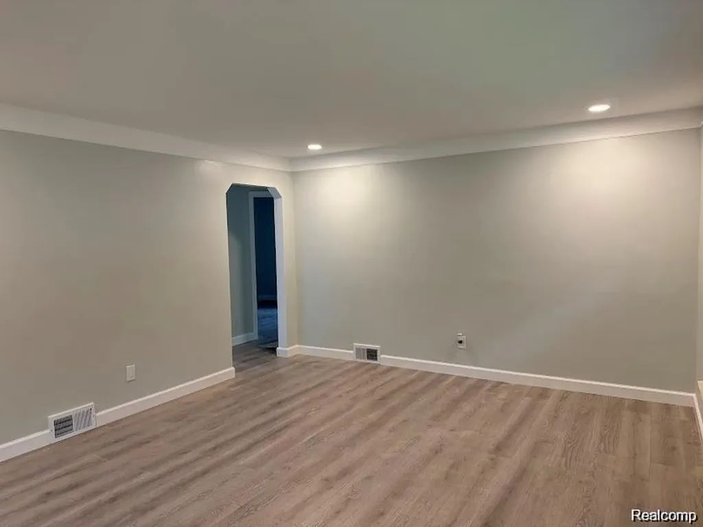 20760 Ridgedale Street Oak Park City MI 48237
