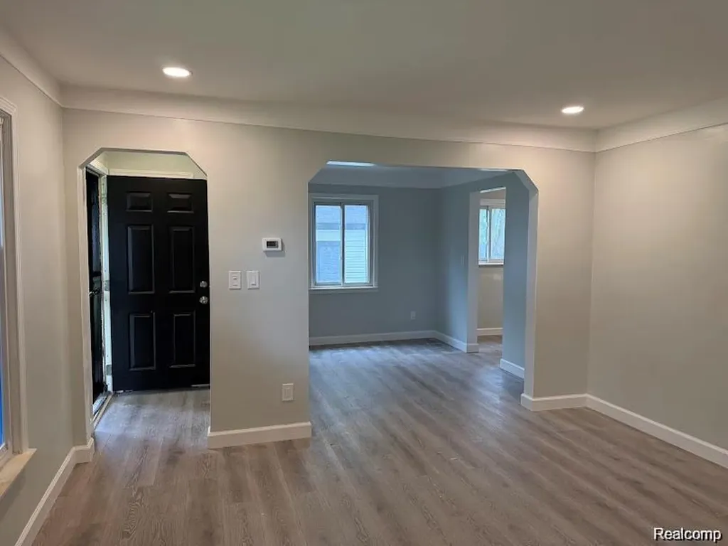 20760 Ridgedale Street Oak Park City MI 48237