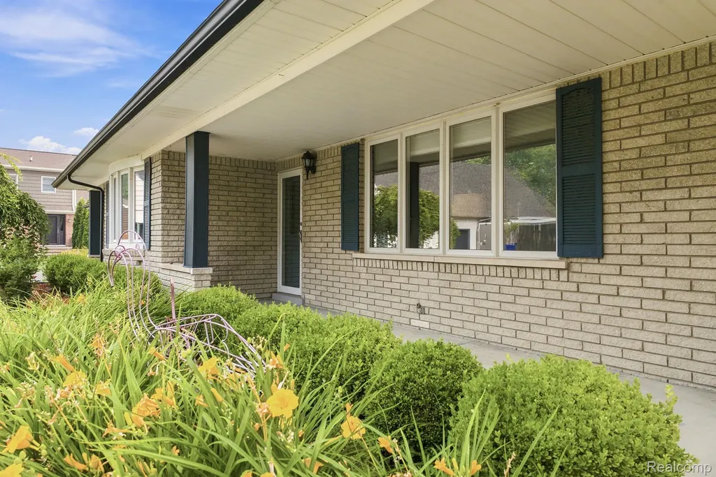 49860 Miller Court Chesterfield Township MI 48047