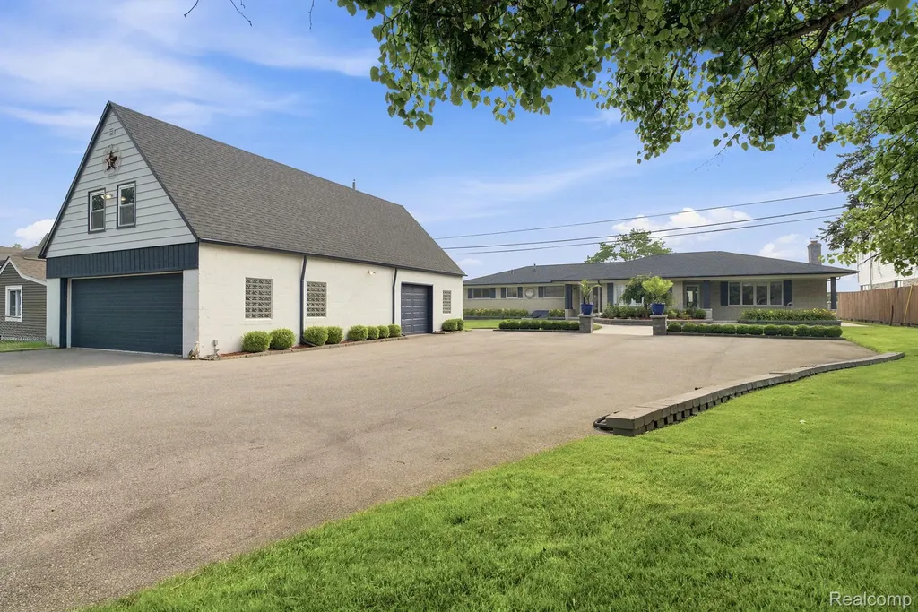 49860 Miller Court Chesterfield Township MI 48047