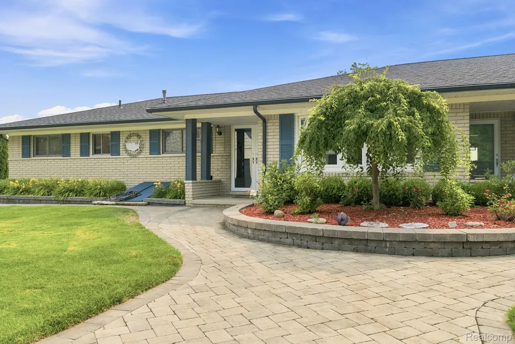 49860 Miller Court Chesterfield Township MI 48047