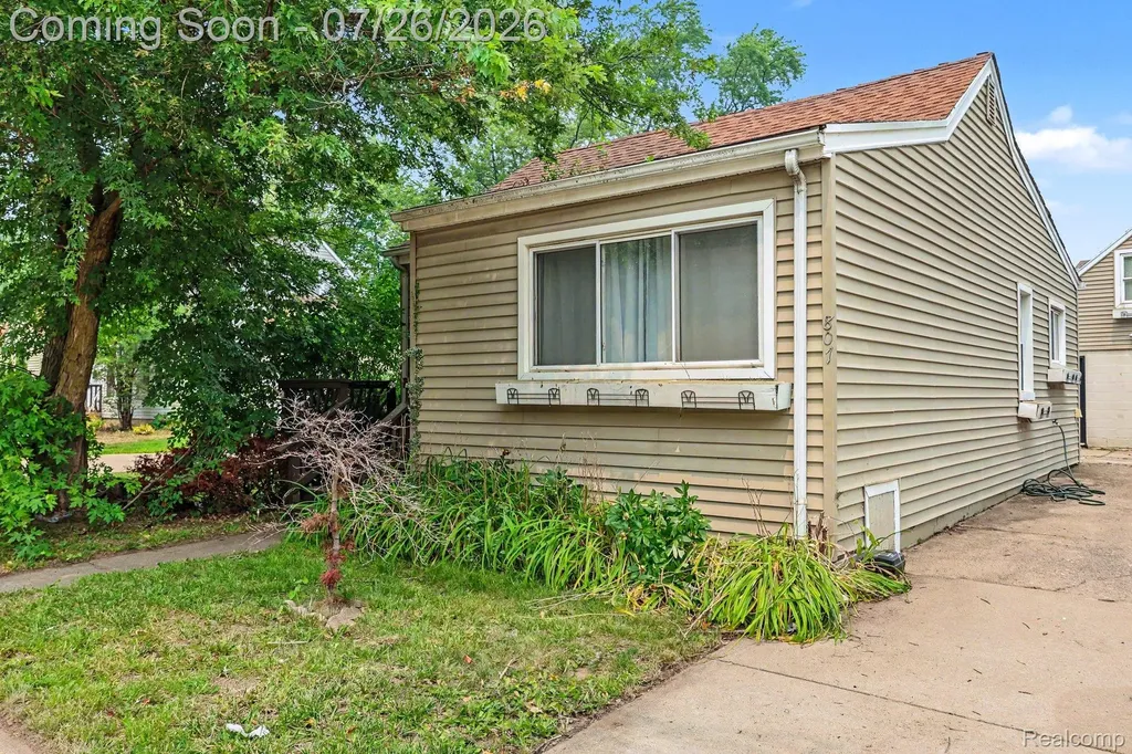 807 E 14 Mile Road Birmingham City MI 48009