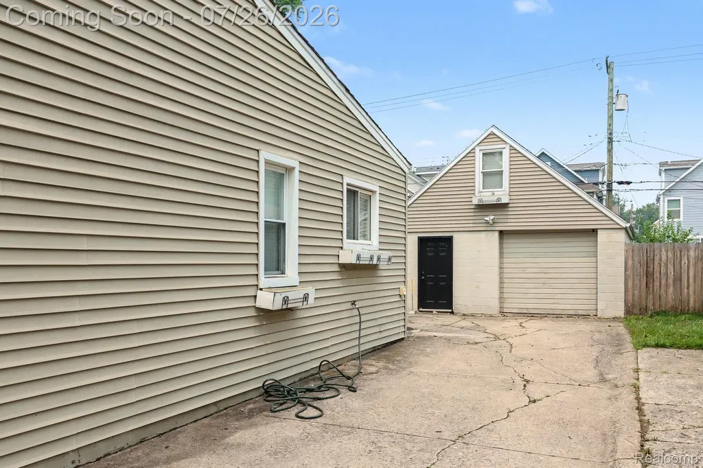 807 E 14 Mile Road Birmingham City MI 48009