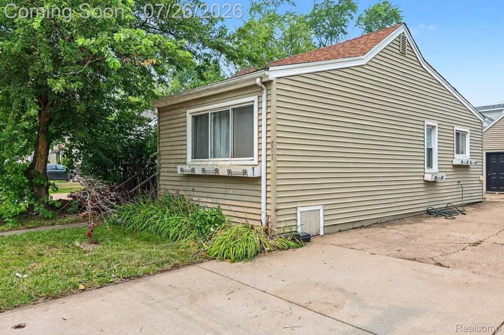 807 E 14 Mile Road Birmingham City MI 48009